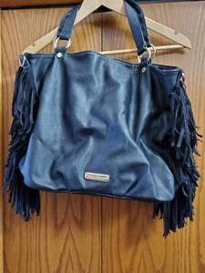 lot 19 image: Jessica Simpson Billfold & Steve Madden Purse