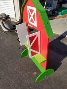 lot 171 image: Puppet barn