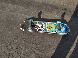 lot 184 image: Skate board