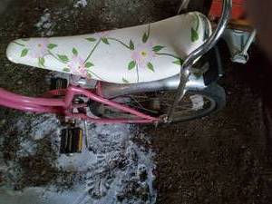 lot 170 image: Girls Schwinn Sting ray Bike ( vintage collectors)
