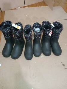 Toddler and gradeschooler Winter Boots - mixed sizes - 2,4,5