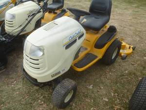 Cub Cadet LT 1042 Lawn Tractor