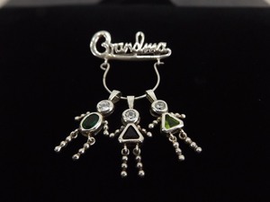 .925 Sterling Silver Grandma Grandchildren Starter Brooch