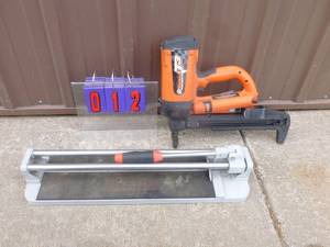 Ram Set T3 nailer. Used condition. No power cells so unable to test with tile cutter. As shown.