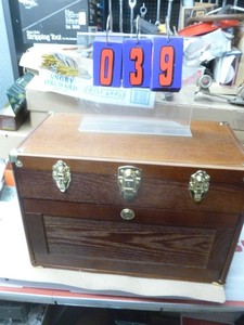 Wooden ammomachinist box. Like new. As shown.