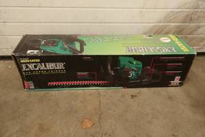 lot 12 image: Weedeater Excalibur 2-Cycle Gas Hedge Trimmer - New