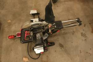 lot 14 image: Craftsman 10 Sliding Compound Miter Saw With Laser Trac