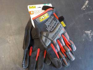 M-pact Mechaniz Gloves size XL...