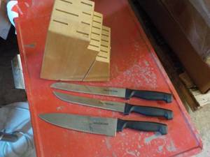 Knife Block and 3 Knives Tool of th...