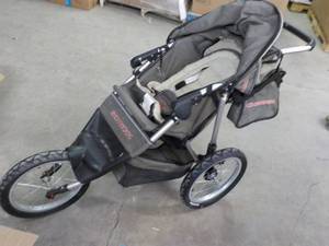 Schwinn Collaspible Stroller...