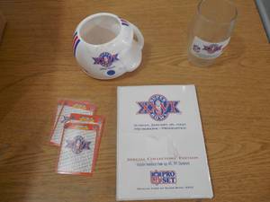 lot 14 image: 1992 Superbowl XXVI Collectors Set Sealed
