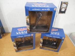 lot 30 image: Minnesota Twins Legacy Series Statue Set Of 3 Players - Puckett, Killebrew & Carew