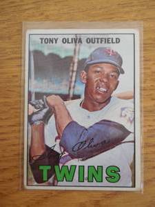 lot 107 image: 1967 Topps Tony Oliva Card #50 LK