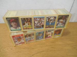 lot 160 image: (2) 800 Count Boxes Of Baseball Cards With Stars Included LK