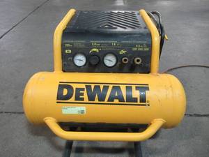 lot 6 image: DEWALT 4.5 Gal. Portable Electric Air Compressor D55146