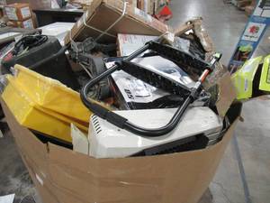 lot 233 image: WHOLESALE MIXED PALLET OF GARAGE ITEMS, SHOP EQUIPMENT AND COMMERCIAL LIGHTING