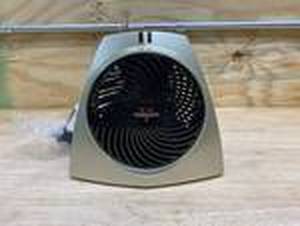 VORNADO 1559 BTU 750-Watt Portable Electric Fan Heater Furnace VH203 Personal Vortex
