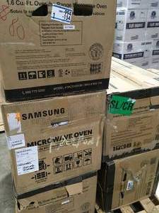 Pallet with assorted Microwaves see pictures