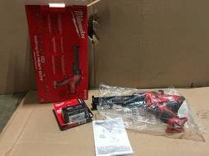 Milwaukee M18 10oz. Caulking and Adhesive Gun  Battery included see pictures