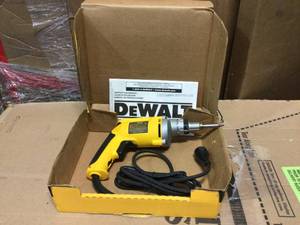 lot 26 image: 4000 RPM Variable Speed Reversible Drywall Screw Gun by DEWALT in good condition