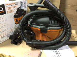 lot 88 image: 4 Gal. 5.0-Peak HP Portable WetDry Shop Vacuum with Filter, Hose and Accessories by RIDGID in good condition