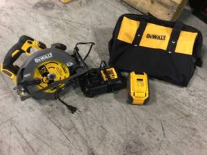 lot 102 image: Dewalt FLEXVOLT 60-Volt MAX Brushless 7-14 in. Cordless Circular Saw  open box see pictures