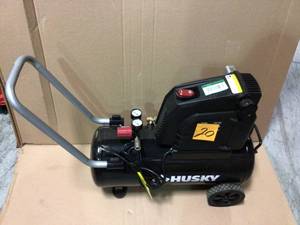 lot 20 image: 8G 150 PSI Hotdog Air Compressor by Husky in good conditions