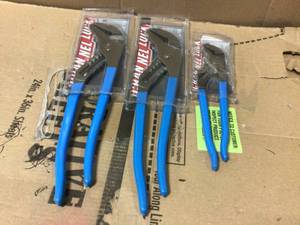 lot 42 image: 16-12 in. Tongue and Groove Plier by Channellock not used