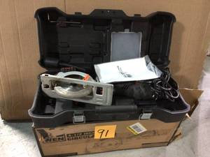 lot 91 image: 5 Amp 4-12 in. Beveling Compact Circular Saw with Laser and Carrying Case by WEN in good conditions