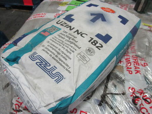 lot 319 image: UZIN LOW SLUMP PATCHING AND REPAIR COMPOUND