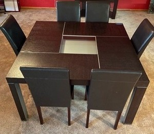 lot 6 image: Awesome Dining Room Table & Six Chairs