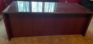lot 9 image: Modern Mode Executive Desk w Glass Top
