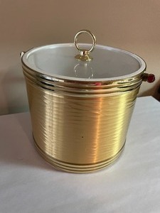 lot 24 image: Gold Tone Houseware Fun