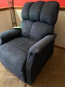 lot 34 image: Medical Lift Chair By Golden Technologies Inc.