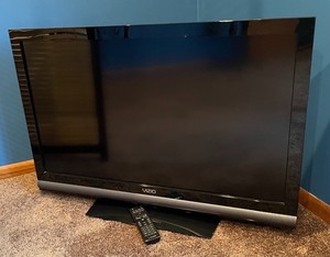 lot 74 image: 42 inch Vizio TV with Remote