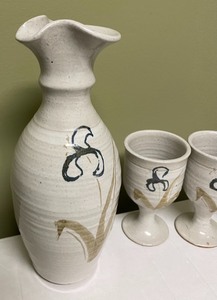 lot 98 image: Floral Pottery Set