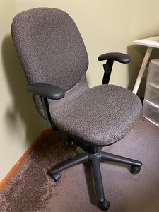 lot 106 image: Office Chair