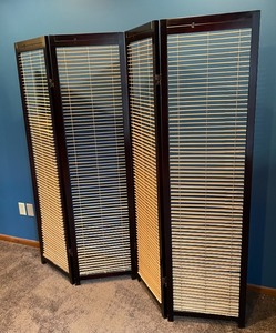 lot 73 image: Decorative Room Divider with Blinds