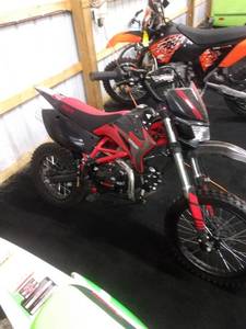 lot 4 image: 2017 Irbis 125R RSF - Red and Black