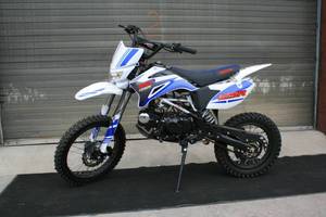 lot 1 image: 2017 Irbis 125R RSF - Blue and White