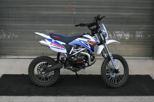 lot 2 image: 2017 Irbis 125R RSF - Blue and White