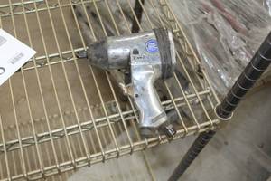 lot 107 image: Tough Mechanics Air Impact Wrench 12 M558DB