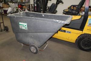lot 201 image: Commercial Plastic Utility Dump Cart