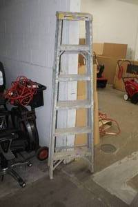 lot 194 image: Aluminum Step Ladder 6
