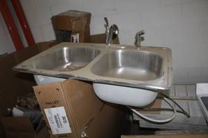 lot 204 image: Stainless Steel Kitchen Double Sink with Fixtures and Spray Nozzle