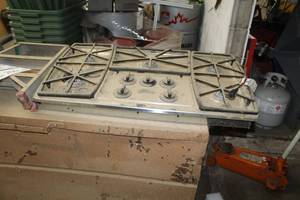 lot 198 image: KitchenAid Stove Top 5-Gas Burner