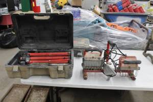 lot 230 image: Dual Head Shop Work Light with Tripod Stand, Case