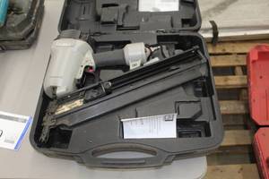 lot 220 image: Porter-Cable Nailer 34-degree Clipped Head, Case