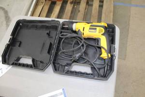 lot 226 image: DeWalt VSR Drill 38 DWD110, Case
