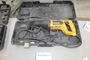 lot 225 image: DeWalt V.S. Reciprocating Saw 1-18 Stroke DW303M, Case